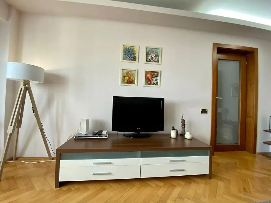Cosy & Central Apartment In A Friendly Area Bukurešť