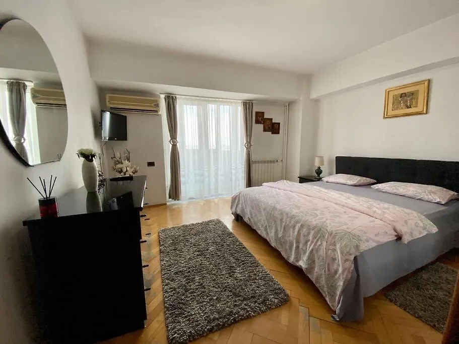 Cosy & Central Apartment In A Friendly Area Bukurešť